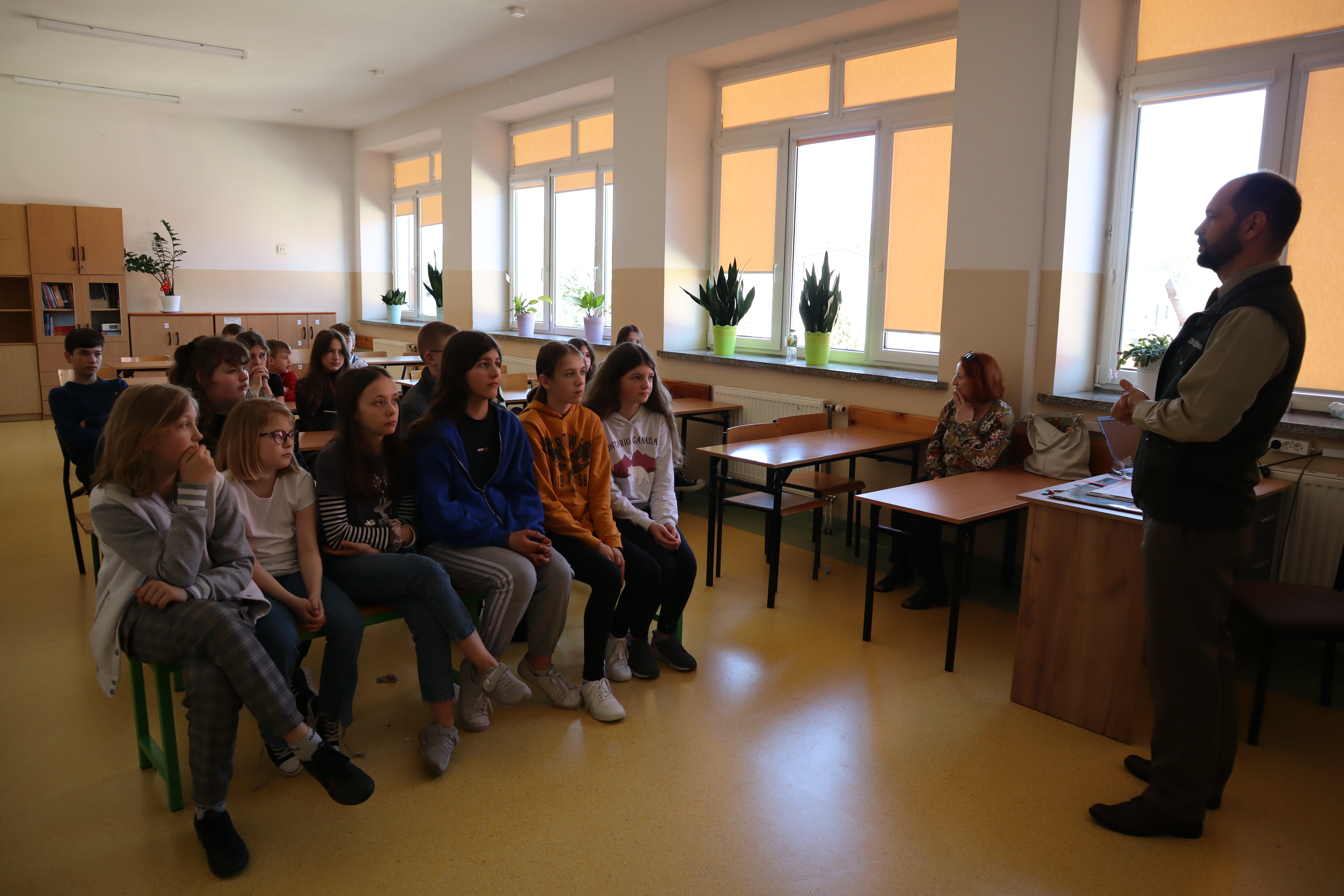 Spotkanie_z_leśniczym_uczni&oacute;w_kl-_VI_i_VII-
