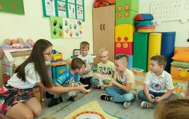 Rozdawanie prezent&oacute;w 2