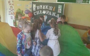 Zabawy z chustą 