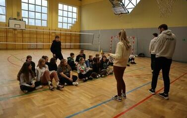 Uczniowie klas 7,8 na spotkaniu z zawodnikami Volley Ostrołęka