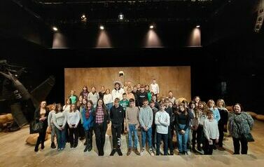 Pamiątkowe zdjęcie z aktorami Teatru Polskiego