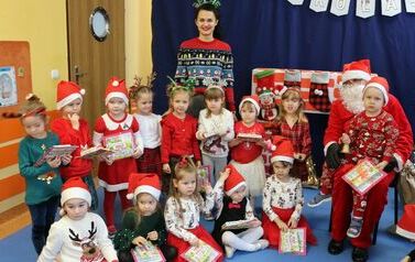 zdjęcie grupowe z Mikołajem 2
