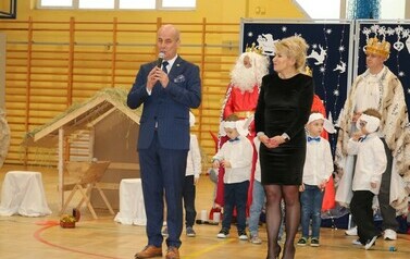 W&oacute;jt Stefan Prusik z Panią Wicedyrektor Marzeną Pokorą