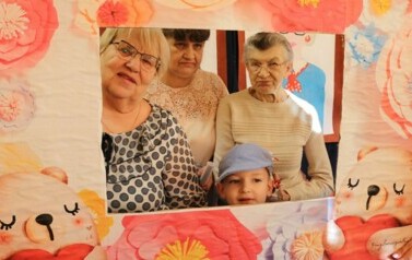 zdjęcie z babciami w budce