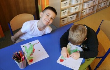 ozdabianie obrazka dinozaura