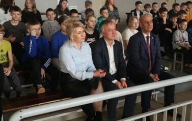 Pani wicedyrektor Marzena Pokora z W&oacute;jtem  Stefanem Prusikiem i  Januszem Kotowskim dyrektorem Muzeum Żołnierzy Wyklętych .