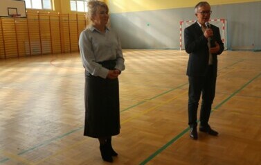 Pani wicedyrektor Marzena Pokora z Panem Januszem Kotowskim dyrektorem Muzeum Żołnierzy Wyklętych   