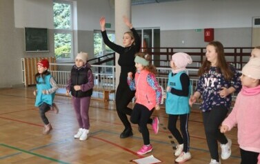 Pani Julia Szok z uczniami