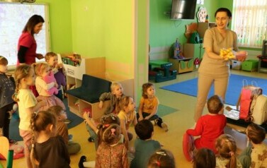 wręczenie upomink&oacute;w