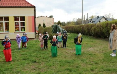 Skoki w workach