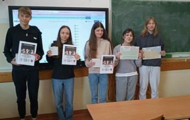 Szymon, Natalia, Magda, Zosia oraz Julita z klasy VII