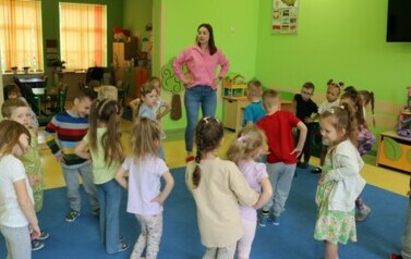 Taniec do piosenki Pszcz&oacute;łka