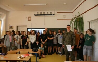 Klasa 6  z żołnierzami 