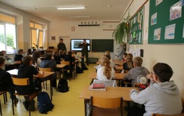 Uczniowie klasy 6  na spotkaniu z  żołnierzami