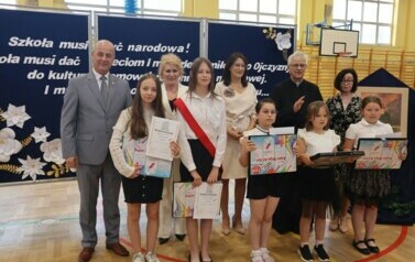 Uczniowie, kt&oacute;rych prace zostały wyr&oacute;żnione