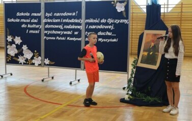 Piotrek Wronowski z kl. IV i Natalia Szymczyk z kl. VII rozmawiają o kapłaństwie Kardynała Wyszyńskiego