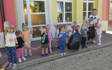 wspolne zdjęcie dzieci z grupy Żabki