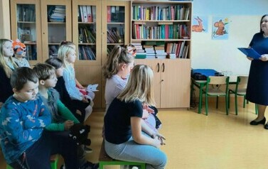Uczestnicy konkursu z panią Danutą Prachniak