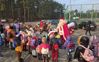 Przywitanie Św. Mikołaja przez dzieci
