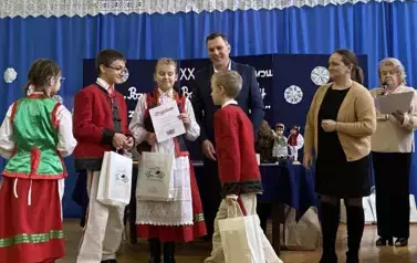 Nagradzanie drużyny z Lelisa.