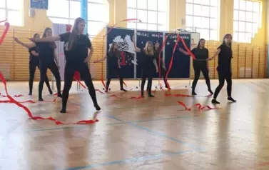 Taniec z wstążkami (2)