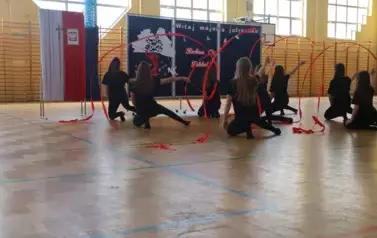 Taniec z wstążkami