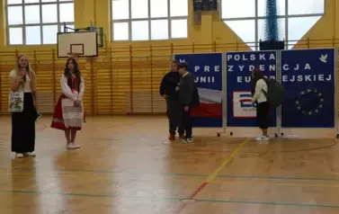 Uczniowie(8)