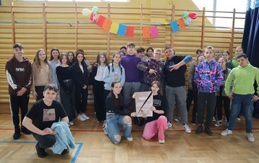 Dzień na TAK - kl. VIIIa oraz VIIIb, zdobywcy I miejsca w konkursie klas IV - VII