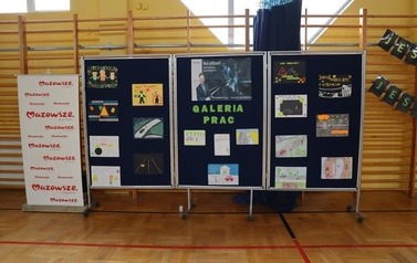 Galeria prac uczni&oacute;w nt. hasła kampanii społecznej - Jesteś widoczny, jesteś bezpieczny