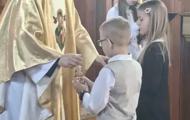 Uczniowie w kościele (3)
