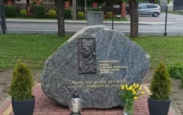 Obelisk.