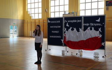 Recytacja uczennicy klasy VIIIb Leny Mażewskiej, laureatki konkurs&oacute;w recytatorskich.