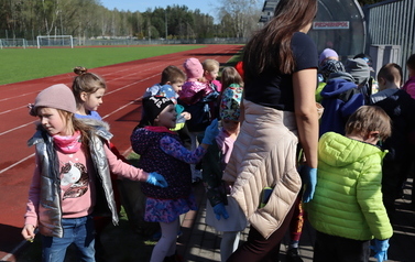 Zer&oacute;wkowicze sprzątają na stadionie