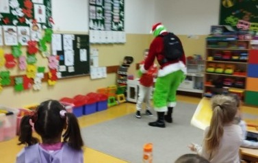 Grinch w szkolnych murach 15