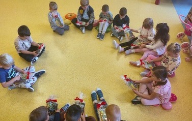 Ale draka! W przedszkolu był Dzień Chłopaka. 6