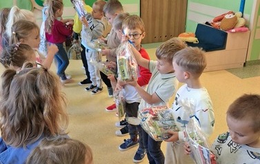 Ale draka! W przedszkolu był Dzień Chłopaka. 12