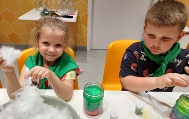 Łucja Szczubełek, Henio Parzych