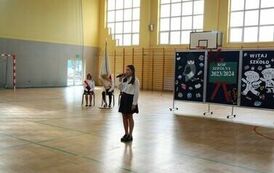 Kornelia Żebrowska z kl. VI w roli recytatorki