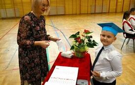 Odcisk palca Henryka Parzych w kronice szkoły 