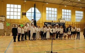 Klasa 6 zwycięzcy w konkursie kolęd.