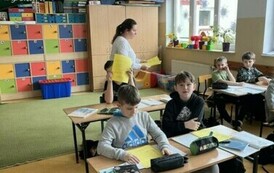 Rozdawanie ulotek dla Rodzic&oacute;w