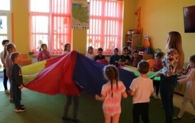 zabawy z chustą animacyjną