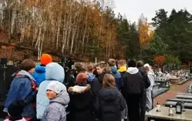 Szkolny Wolontariat uczcił Święto Zmarłych 7