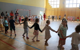 wsp&oacute;lne zabawy z animatorką (2)