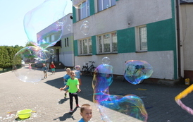 robienie baniek mydlanych