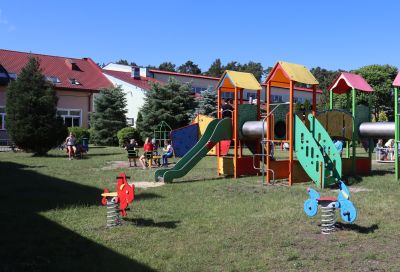 wakacje_2014_r-_-_oddanie_do_użytku_placu_zabaw
