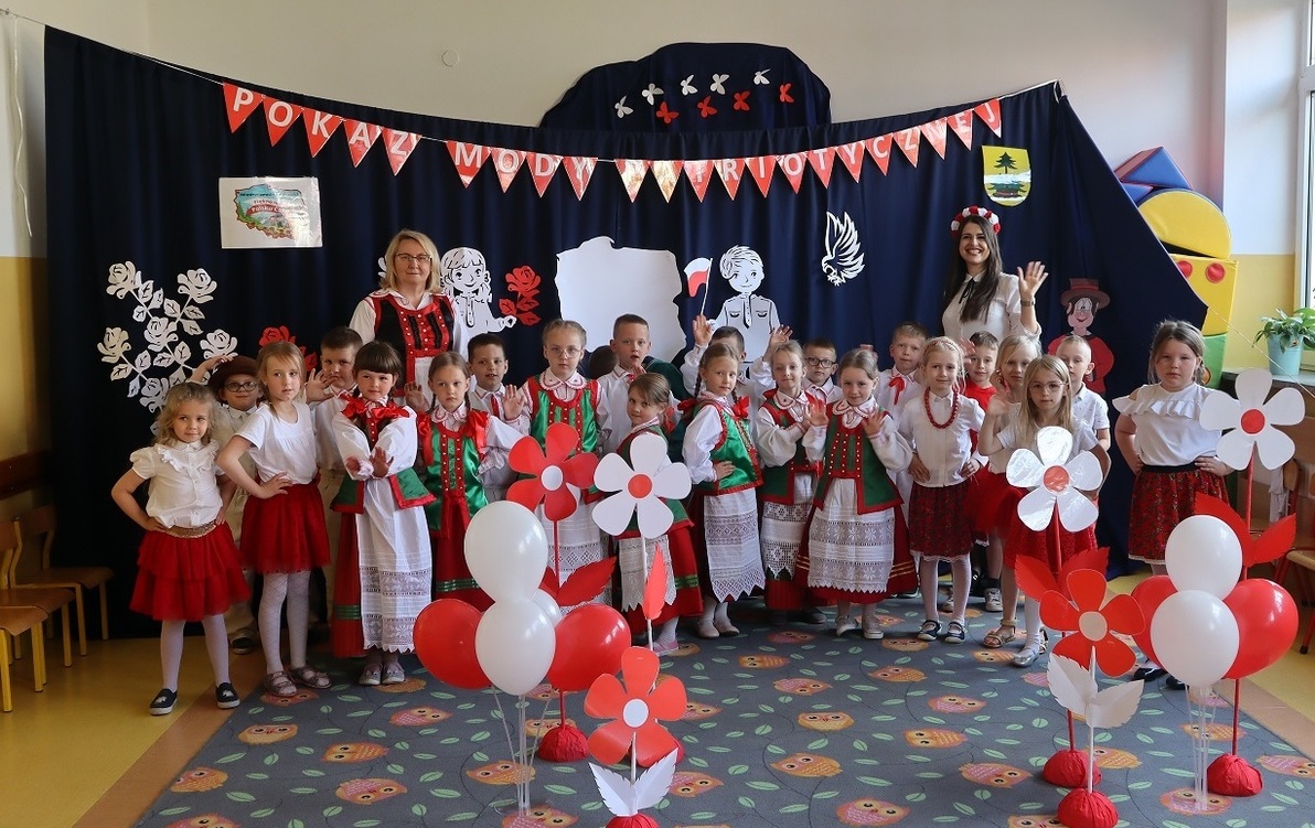 Zdjęcie do Pokaz mody patriotycznej