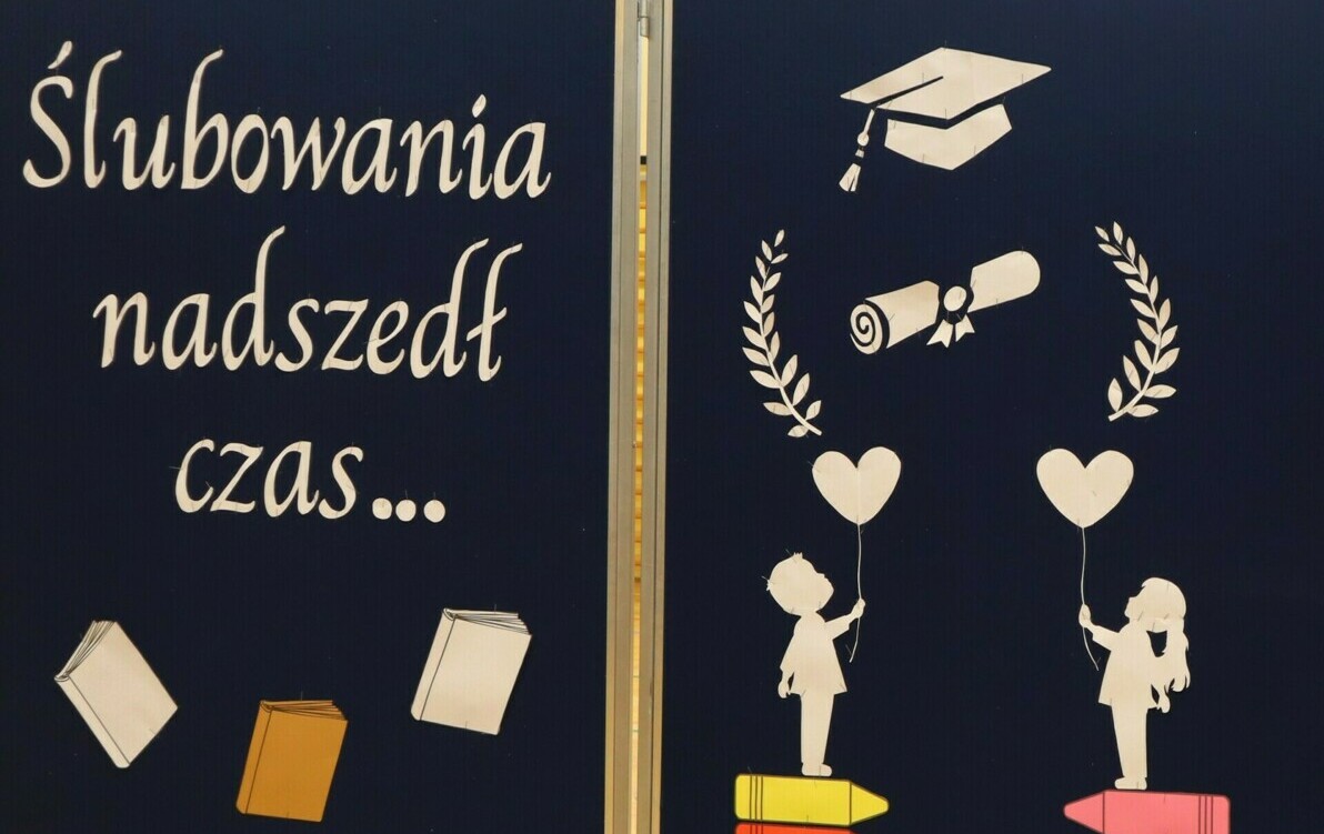 Zdjęcie do Ślubowanie i pasowanie uczni&oacute;w klas pierwszych