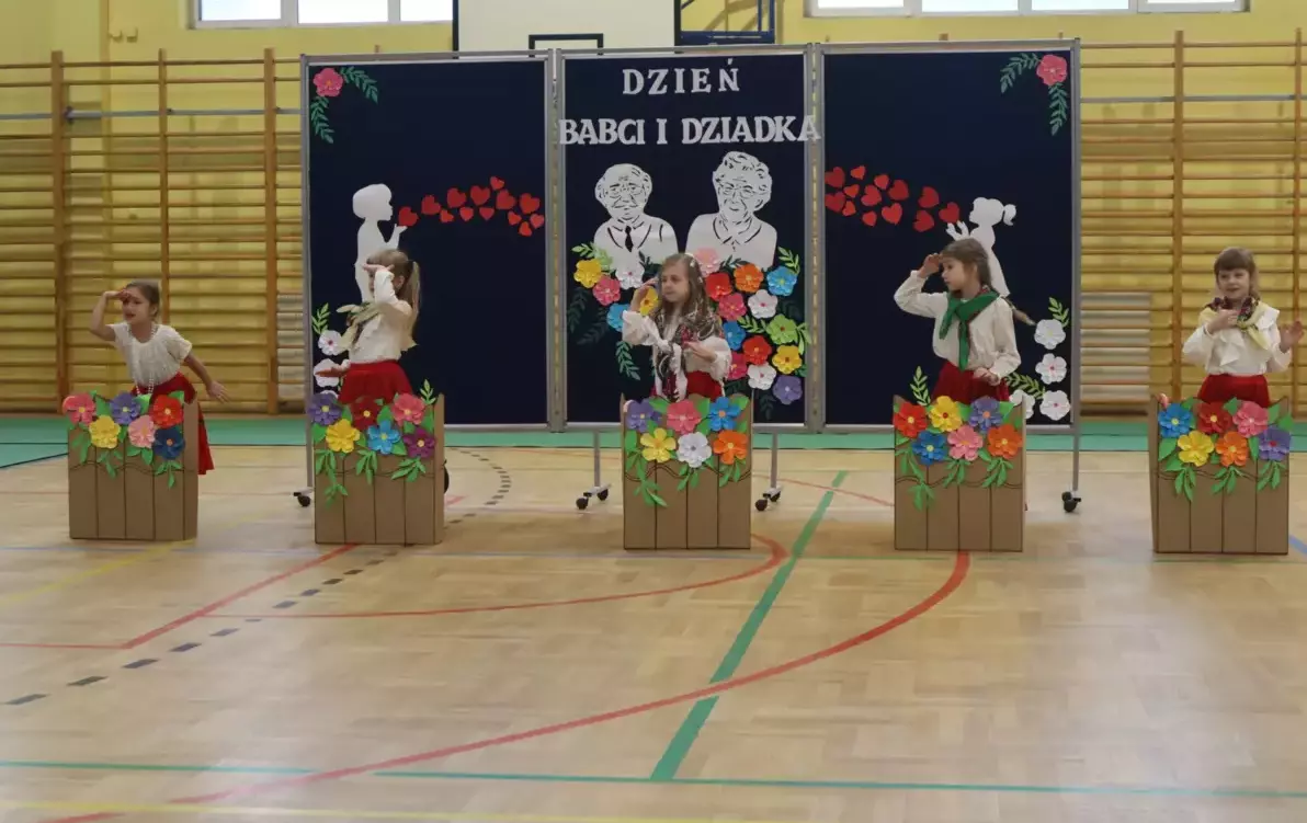 Zdjęcie do Dzień Babci i Dziadka w grupach 0a i 0b