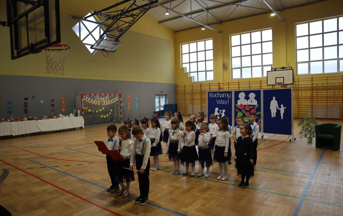 Zdjęcie do Dzień Babci i Dziadka w oddziale przedszkolnym